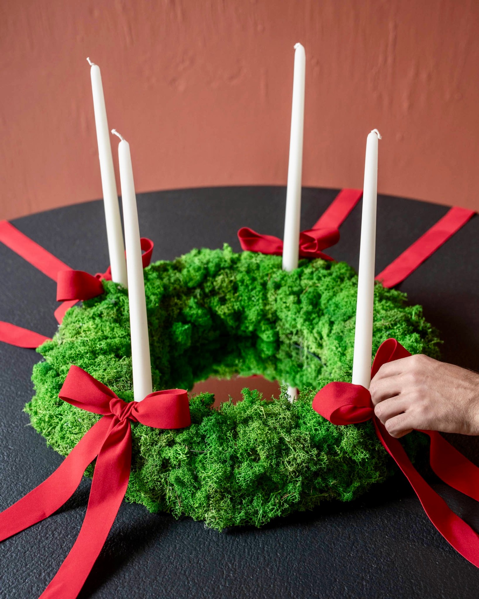 Convitio green centerpiece with red ribbons