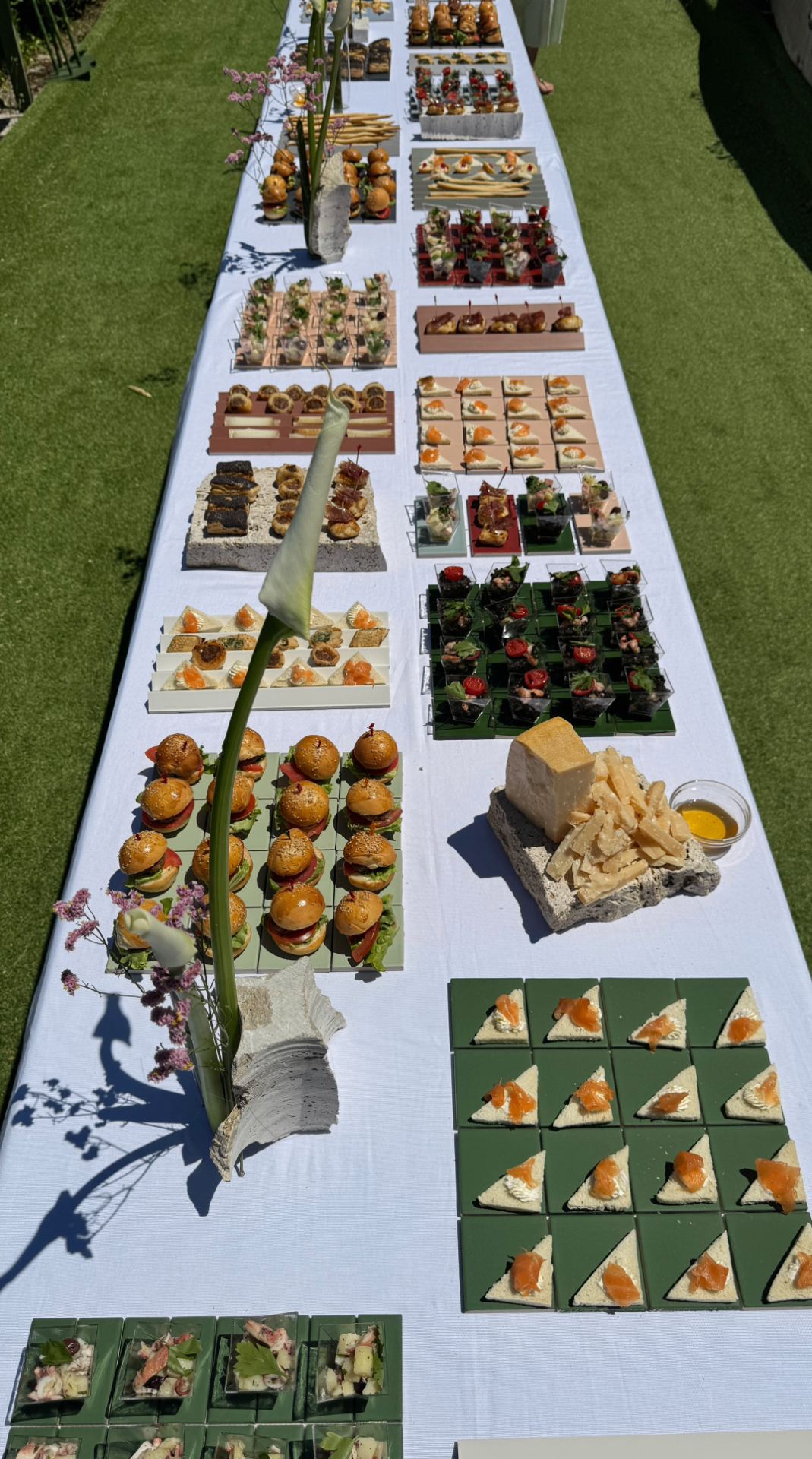 Convitio long catering table setup